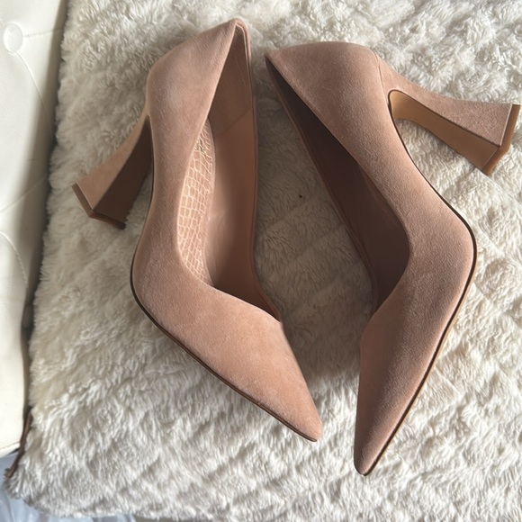 Vince Camuto Elegant Tan Women's Pumps - Picture 4 of 5